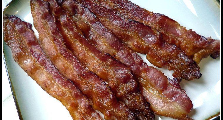 Cât de multe grame de proteine ​​sunt în bacon?