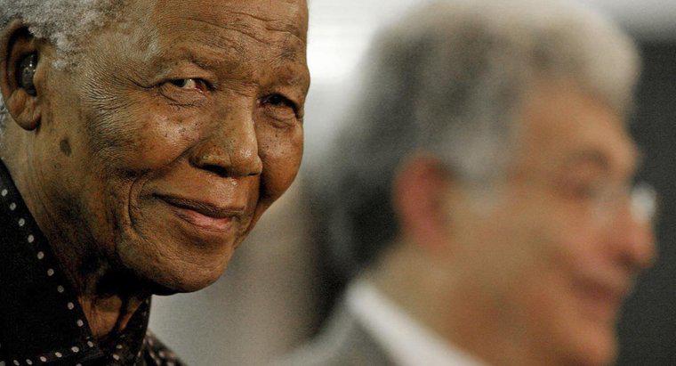 De ce a fost arestat Nelson Mandela?