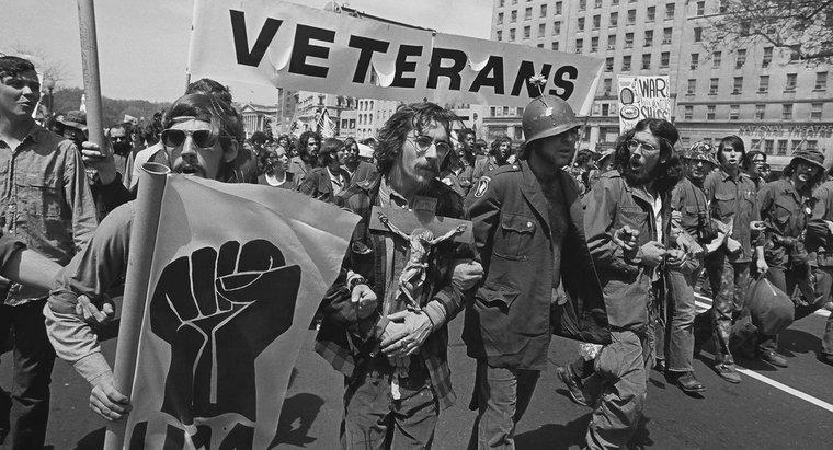 Care au fost protestele împotriva războiului din Vietnam?