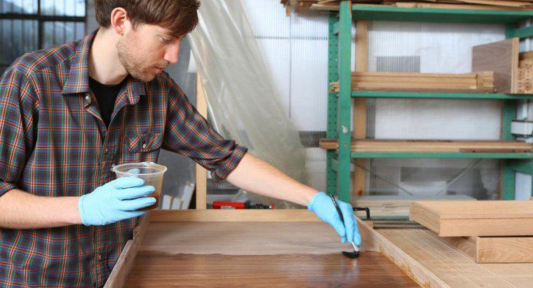 Cum refinci mobilier din lemn presat?