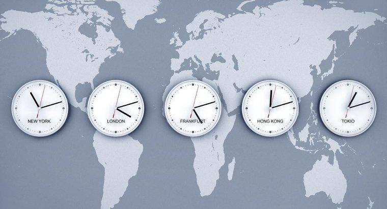 Care este diferența de timp între GMT și EST?