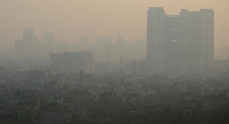 Care sunt cauzele comune ale poluării aerului?