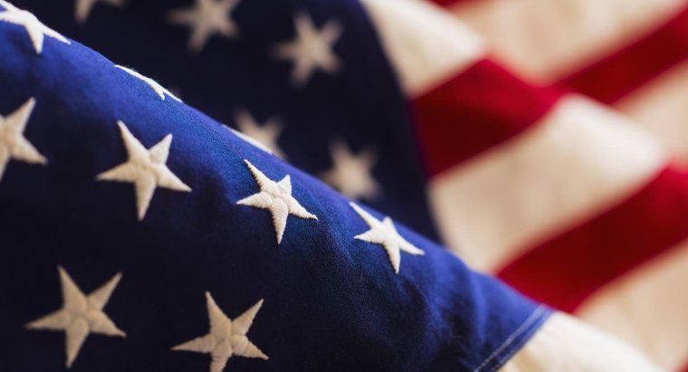 Care sunt regulile pentru afișarea unui steag SUA?