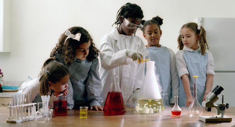 Care sunt câteva experimente chimice bune pentru copii?
