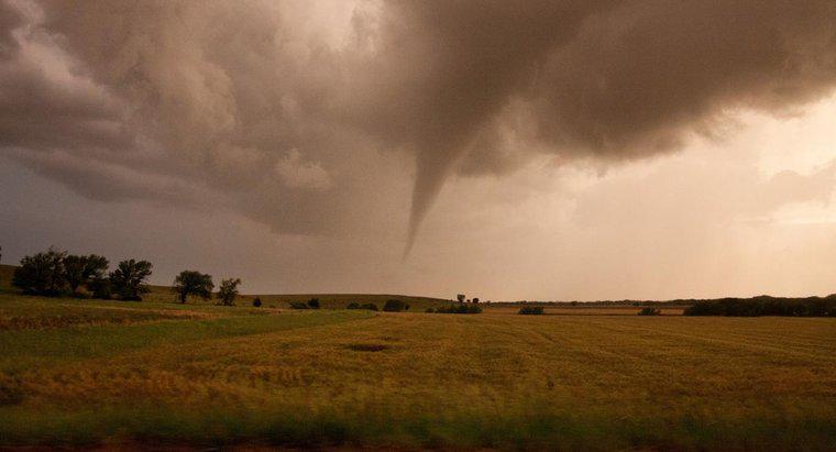 Când este sezonul Tornado în Kansas?