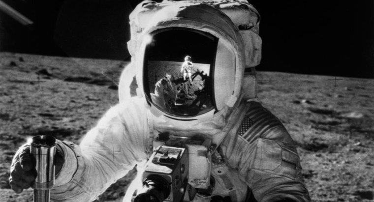 Cum a salvat un stilou Neil Armstrong și Buzz Aldrin?