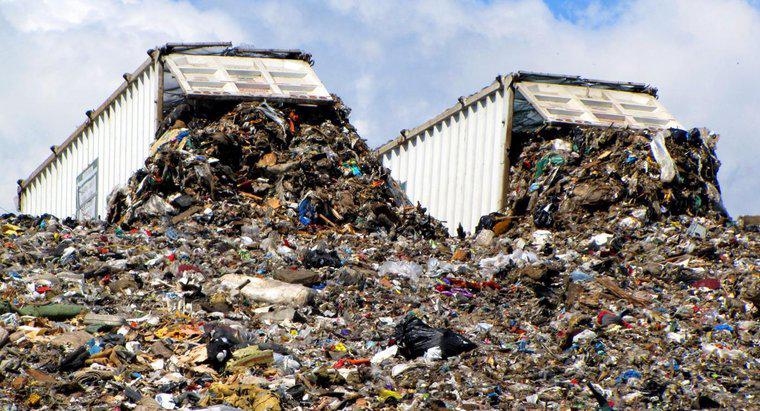 Care sunt problemele cu îngroparea deșeurilor în depozitele de deșeuri?