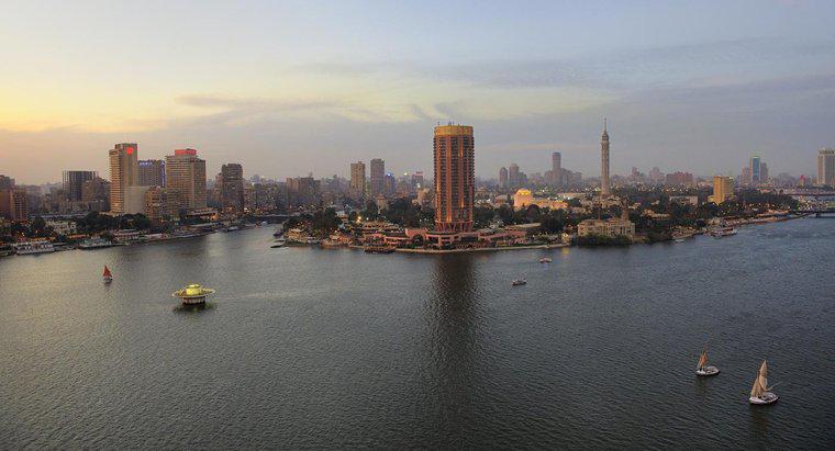 În ce mare are râul Nile Flow?