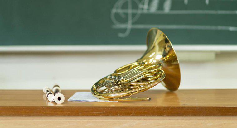 Cine a inventat cornul francez?