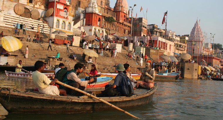 Cum este râul Ganges folosit de oameni?
