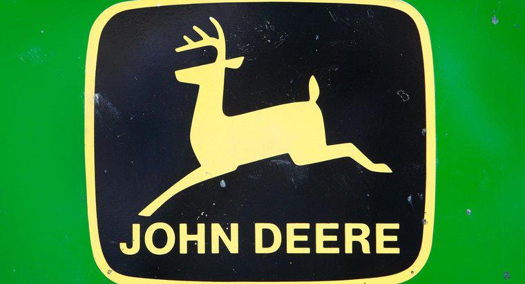 Cum distrugi o mașină de tuns iarba John Deere?