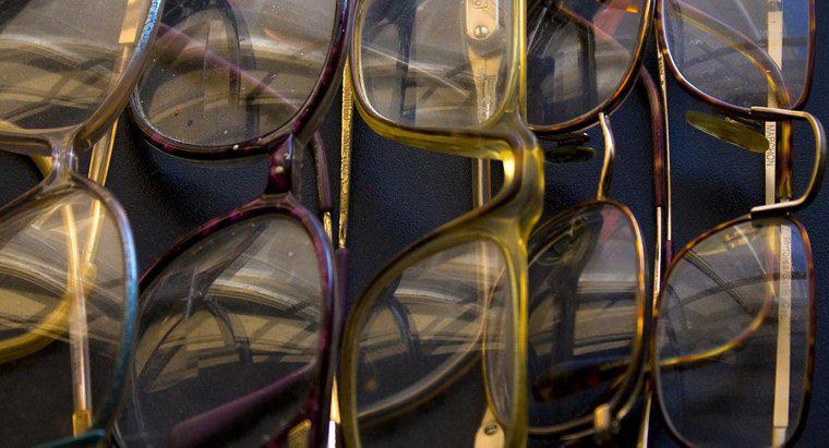 Cine a inventat ochelarii de vedere?