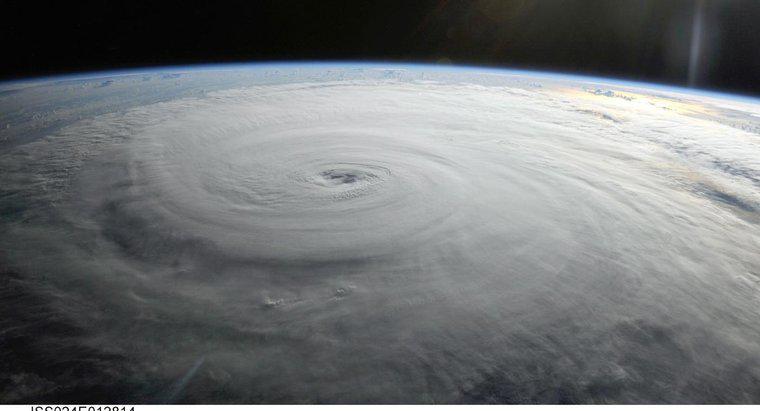 Cât de mari sunt uraganele?