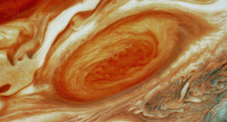 Ce cauzeaza gigantul rosu pe Jupiter?