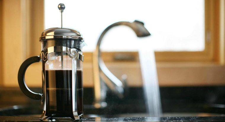 Cum elimini petele de cafea de la o chiuvetă din oțel inoxidabil?