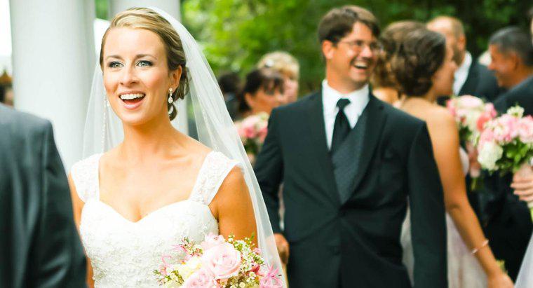 Care sunt regulile de etichetă pentru formularea unei invitații de nuntă?