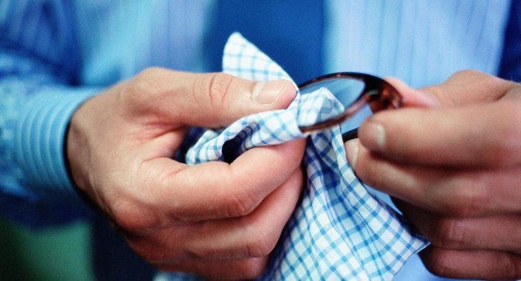 Cum pot scoate zgârieturile din ochelarii de vedere?
