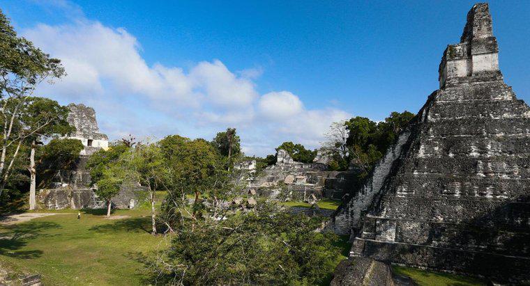 Care sunt câteva fapte interesante despre templele mayaene?