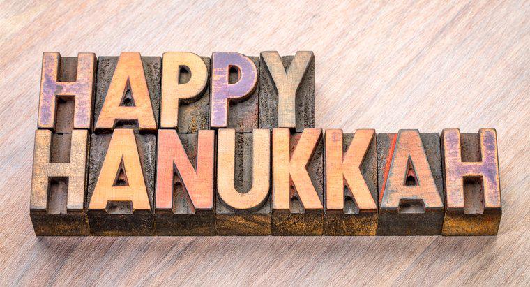 Ce trebuie să scrie cineva într-un card Hanukkah?
