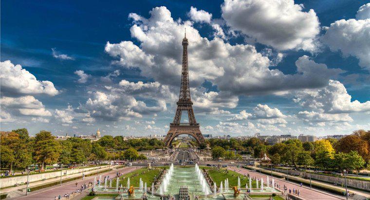 De ce este cunoscut Turnul Eiffel?