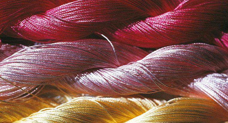Cum sunt obținute fibrele de mătase?