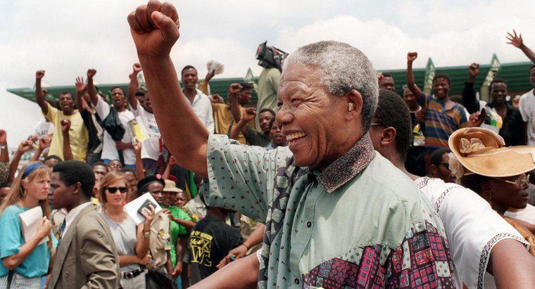 Când a devenit Nelson Mandela președinte?