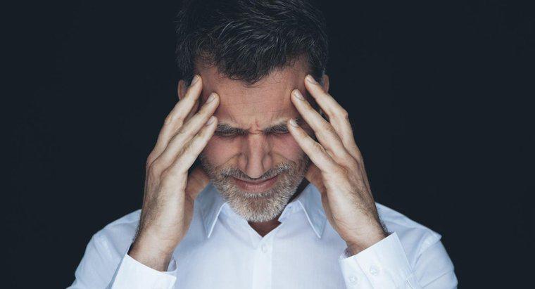 Ce poate provoca o durere bruscă ascuțită în cap?