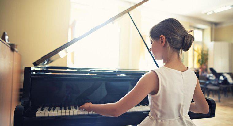Cum stabilești vârsta unui pian prin numărul său de serie?