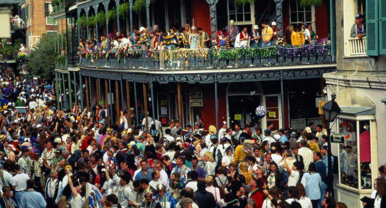 Câți oameni se întâlnesc cu Mardi Gras în New Orleans?