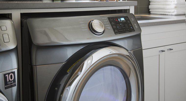 Cum se compară o mașină de spălat Maytag cu o mașină de spălat cu jet de apă?