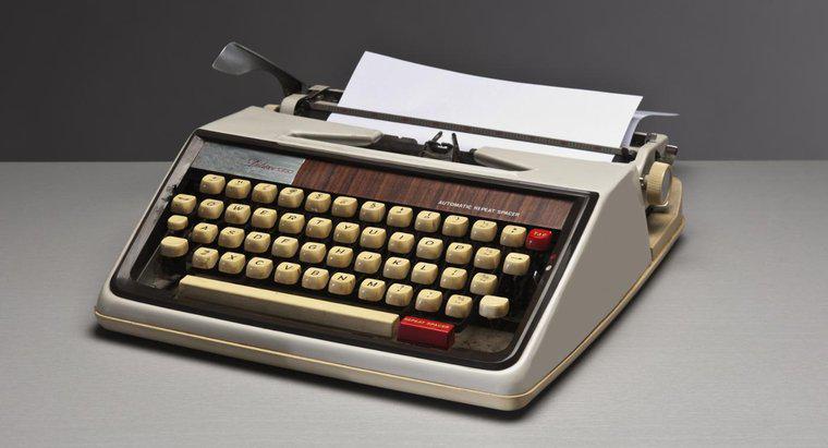 Cine a inventat mașina de scris?
