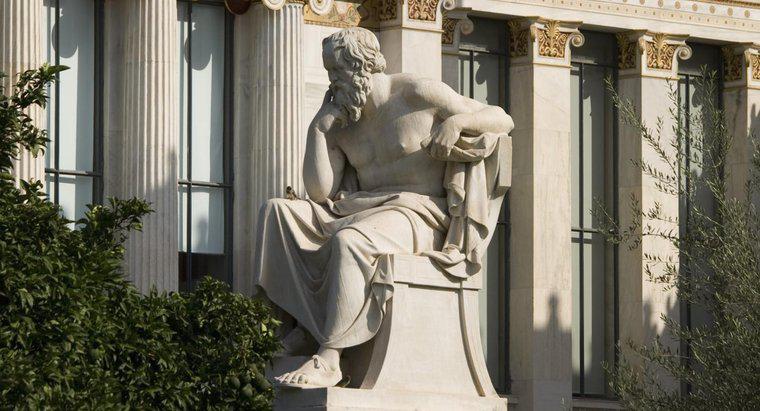 Ce a contribuit Socrate la filosofie?