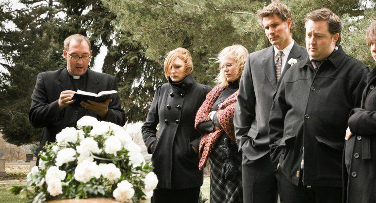 Cât de mult plătiți un pastor pentru o înmormântare?