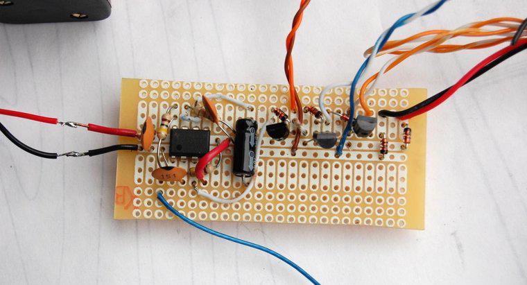 Cum funcționează un comutator pe un circuit?