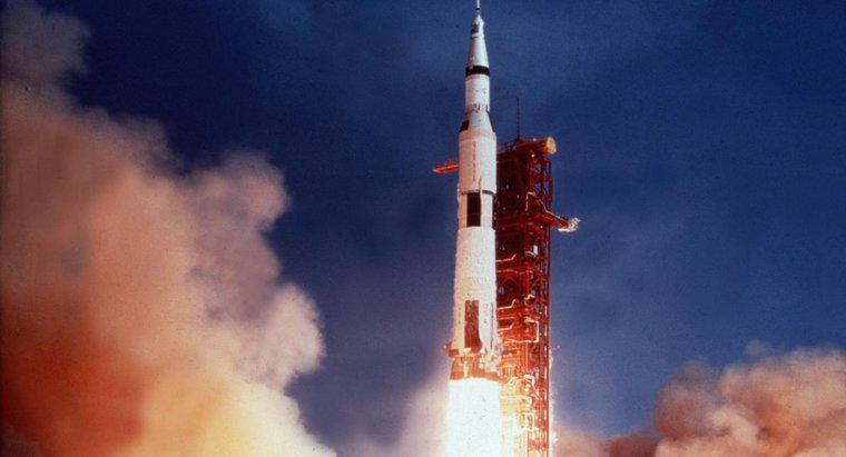Cât timp a luat Neil Armstrong să ajungă pe Lună?