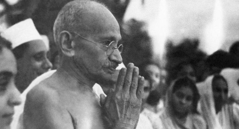 Cum a obținut Gandhi independența pentru India?