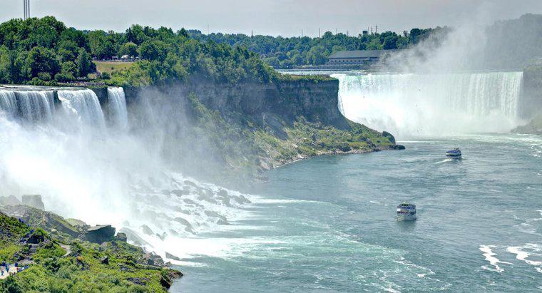 Cât de mult se toarnă apa peste precipitațiile din Niagara în fiecare secundă?