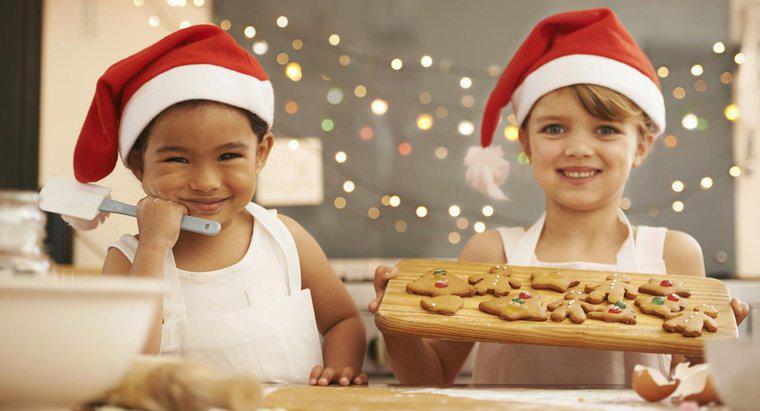 Care sunt unele idei despre cum să găzduiască o petrecere de Crăciun pentru copii?