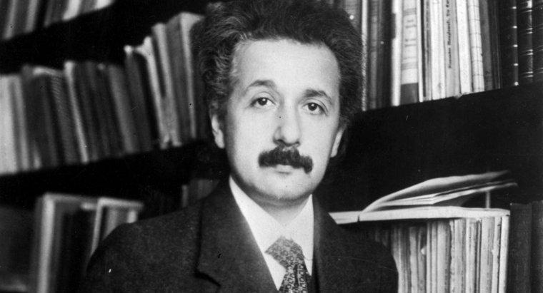 Care a fost lucrarea lui Einstein înainte de a deveni un om de știință celebru?