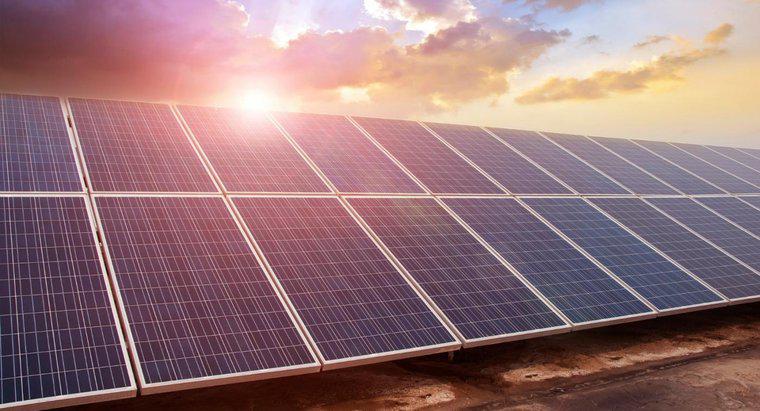 Care sunt avantajele și dezavantajele folosirii panourilor solare?