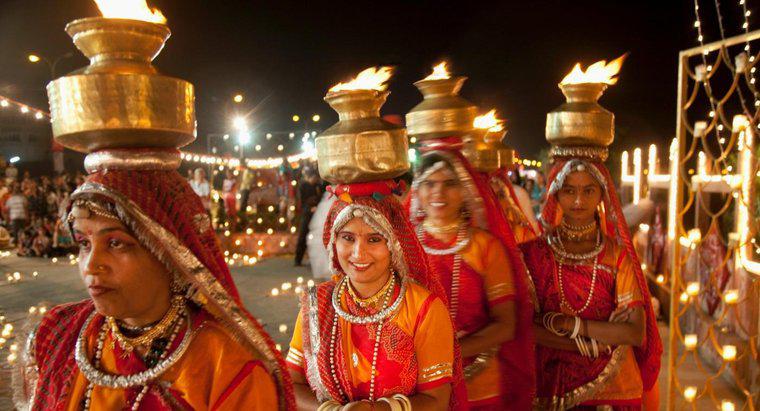 Ce îmbrăcăminte specială este în mod tradițional purtată pentru Diwali?