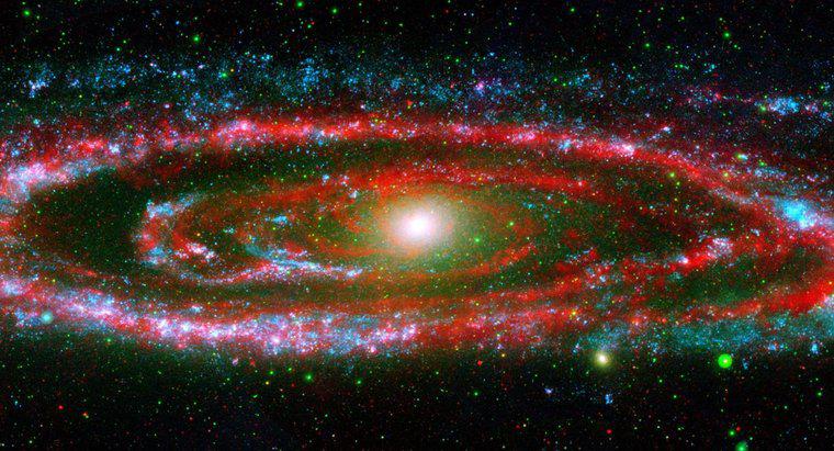 Cine a descoperit galaxia Andromeda?