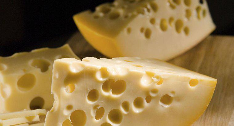 De ce brânza elvețiană are găuri?