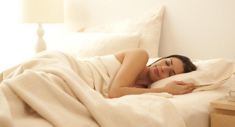 Ce cauzeaza transpiratia capului in timpul somnului?