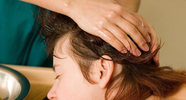 Utilizarea uleiului de nucă pe păr are vreun beneficiu?