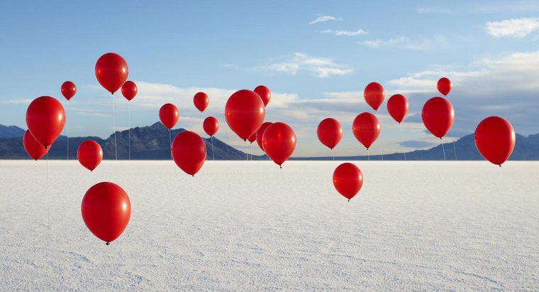 De ce plutesc baloanele de heliu?