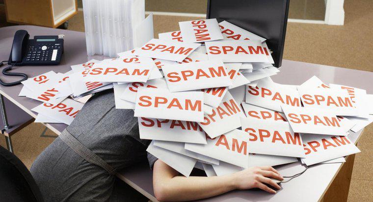 Cum trimiteți e-mail spam către cineva?
