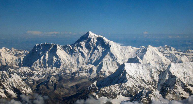 Pe ce continent este Mount Everest?