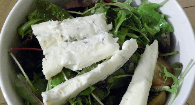 Care este diferența dintre brânză albastră și Gorgonzola?
