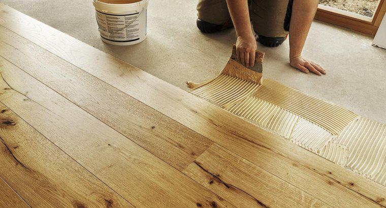 Cum eliminați lipici din mobilier din lemn?